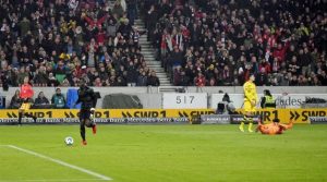Chadrac Akolo a deschis scorul în meciul Stuttgart - Borussia Dortmund 2-1