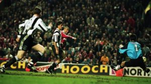 Stan Collymore a marcat pentru Liverpool în ultimul minut al meciului cu Newcastle din 1996