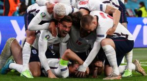 Anglia sărbătorește golul de 2-1 în meciul cu Danemarca din semifinalele EURO 2020