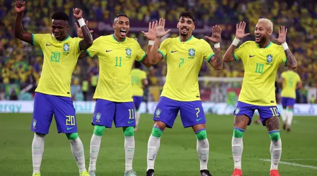 Jucătorii Braziliei dansează după spectacolul din meciul cu Coreea de Sud din optimile Campionatului Mondial 2022