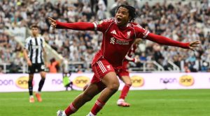 Gol câștigător pentru Rio Ngumoha în prelungirile meciului Newcastle - Liverpool 2-3