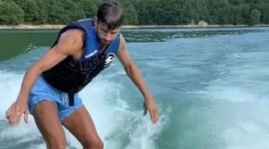 Gerard Pique, wakesurfing