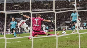 Intervenții importante pentru Hrádecký în meciul VfB Stuttgart - Bayer Leverkusen 1-1